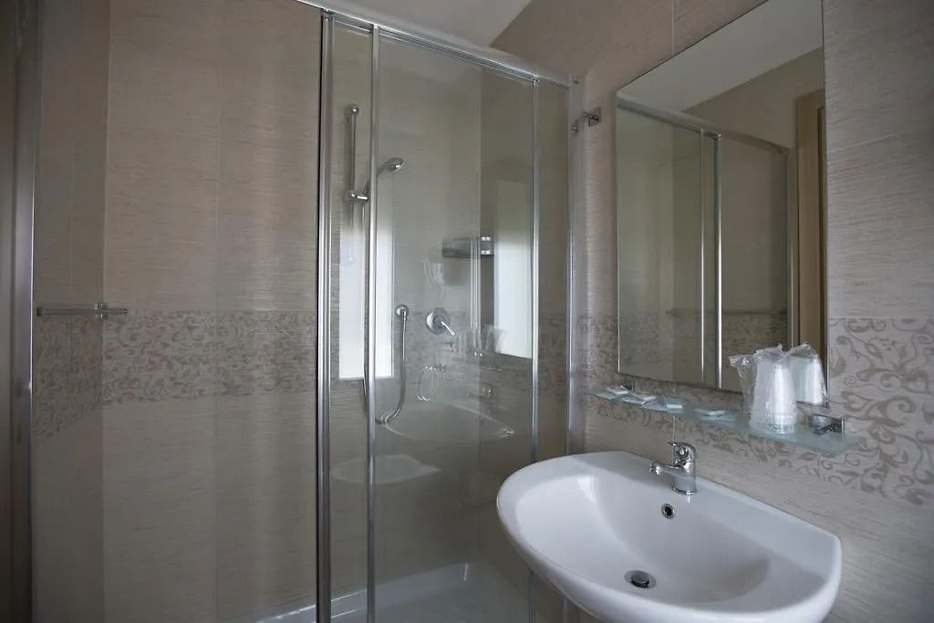 Hotel Impero Ρίμινι 3*,