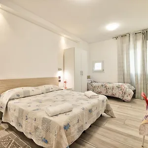 Гостевой дом Venice Pink House 